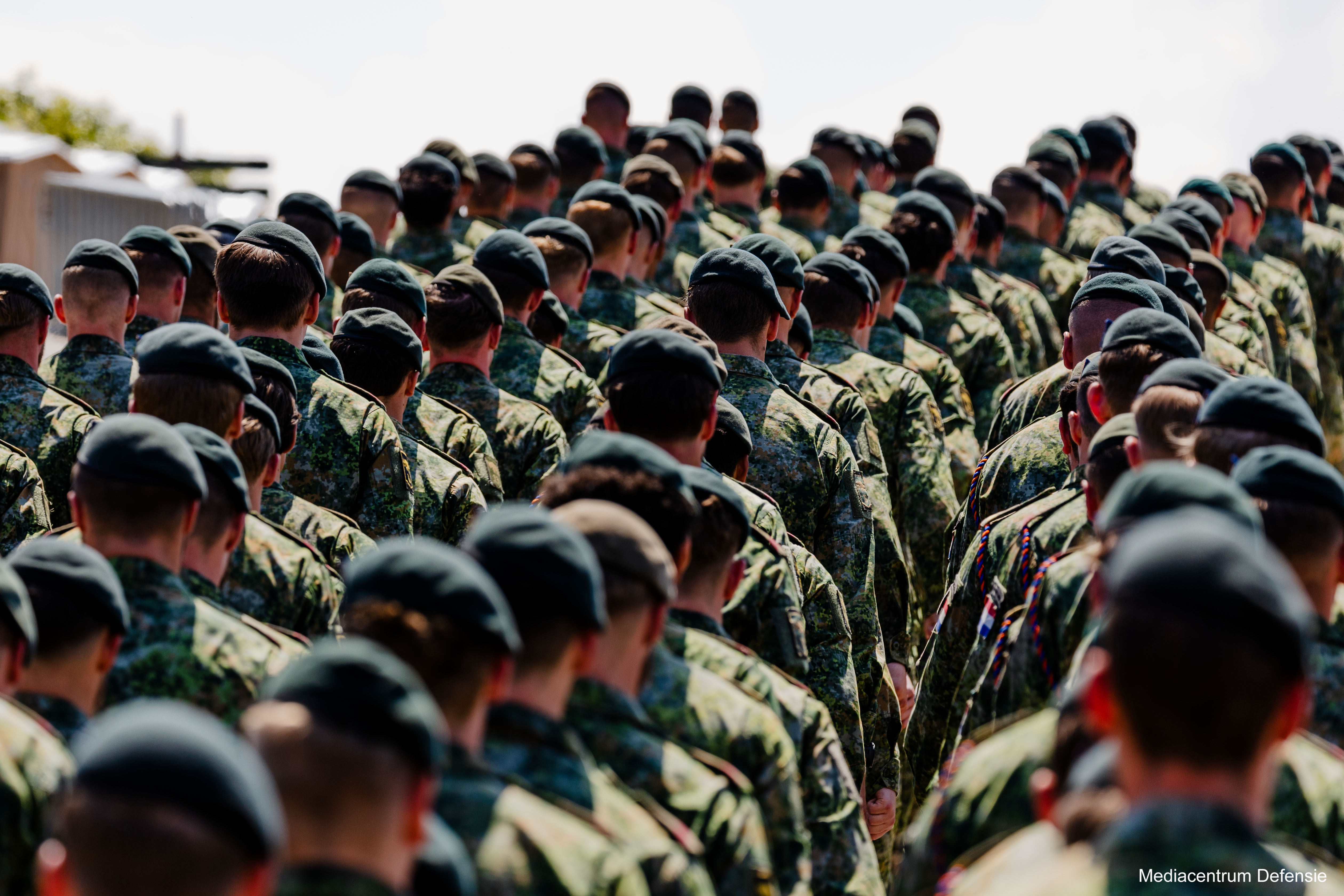 Militairen opgesteld in lijn